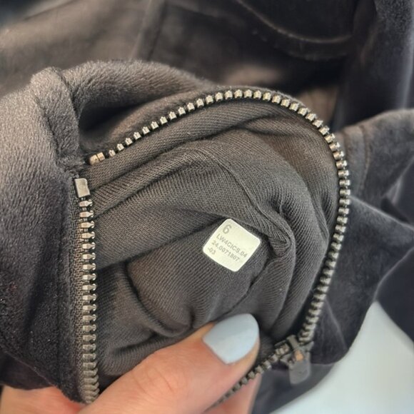 Lululemon NWT Define Jacket Velvet Black Size 6 - Picture 8 of 10